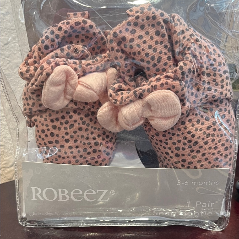 NWT Robeez Blush Pink Polka Dot Baby 3-6mos - Snap booties